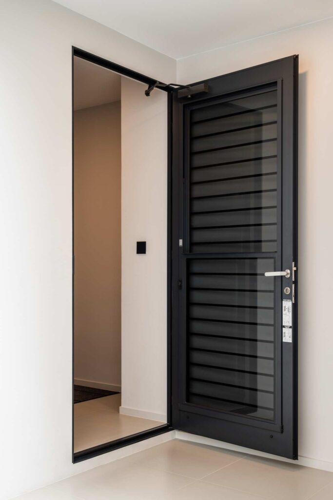 ประตูระบายอากาศ Airflow Door จาก TOSTEM ดีไซน์ทันสมัย ช่วยให้บ้านเย็นสบายด้วยลมธรรมชาติ