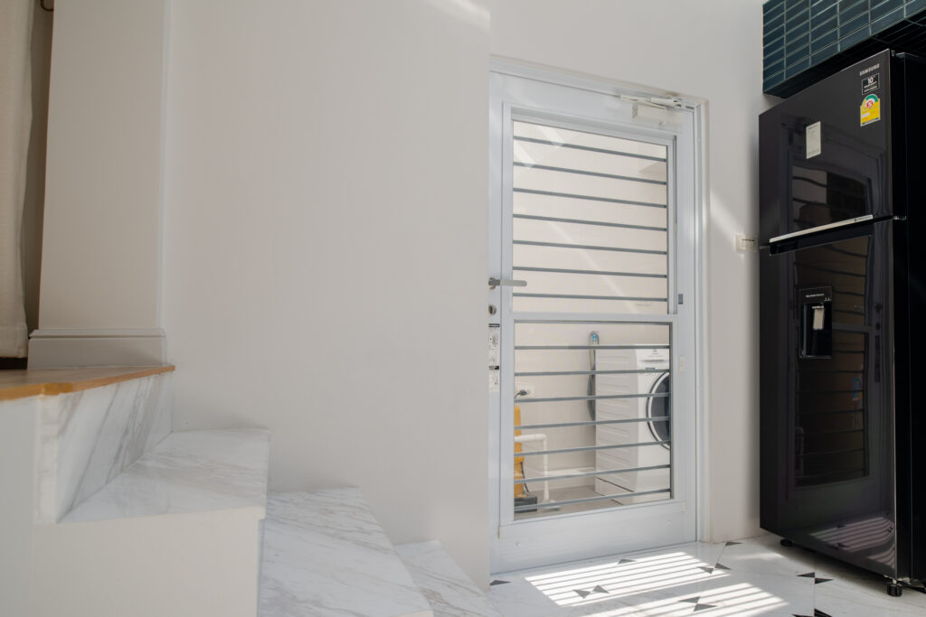ประตูระบายอากาศ Airflow Door บริเวณห้องซักล้าง ช่วยเพิ่มการไหลเวียนของอากาศ