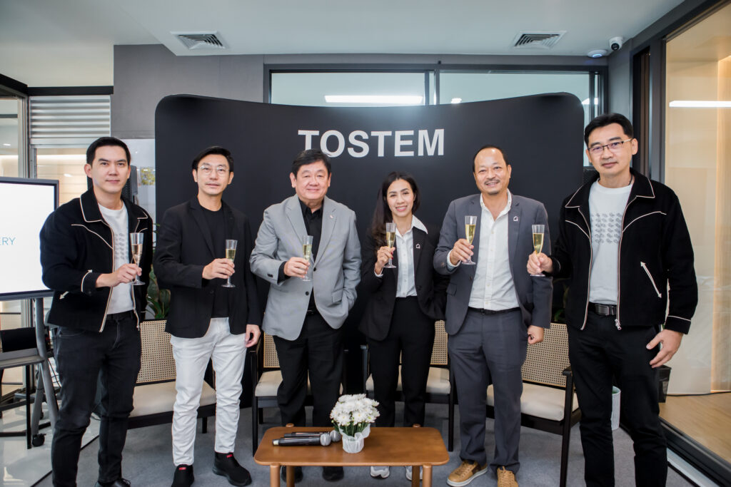 ทอสเท็ม เปิดตัว TOSTEM Studio สาขาที่ 20 ราชพฤกษ์ กรุงเทพฯ โดย บริษัท กรีนเนอรี่ โปรดักส์ จำกัด ตอกย้ำการขยายเครือข่าย เพื่อให้ลูกค้าสัมผัสประสบการณ์จริง